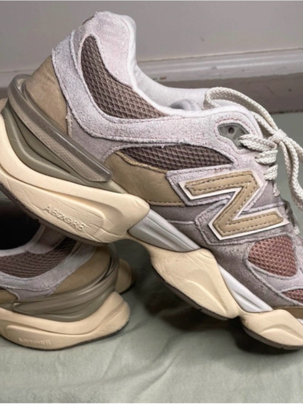 New Balance 9060